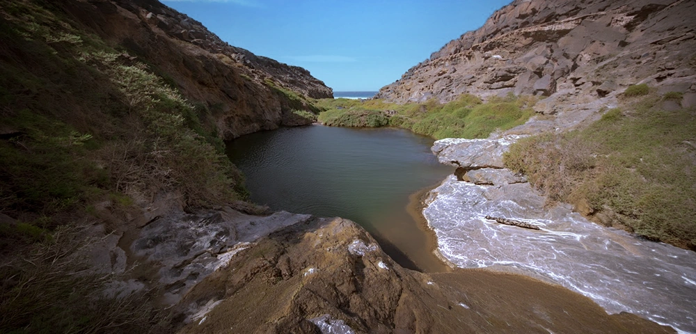 PLAYA DE TEBETO: El Rugido de la Soledad en el Noroeste Majorero