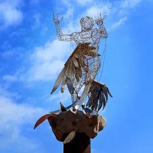 Esculturas de Fuerteventura: Sueños Rotos (Ícaro)