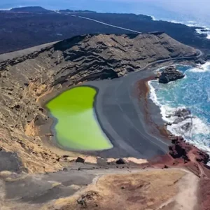 La Laguna Verde o Charco de los Clicos en Lanzarote