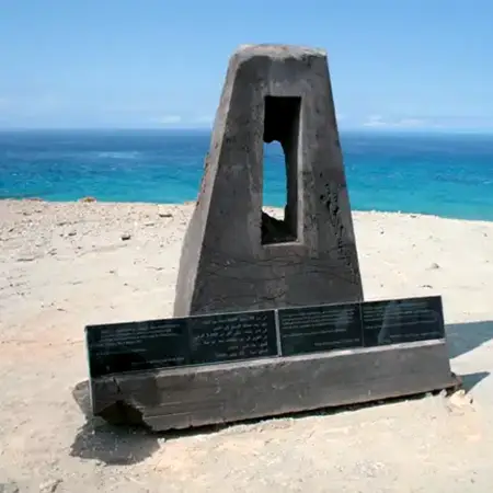 Un homenaje a las víctimas de las migraciones en la Playa de la Señora