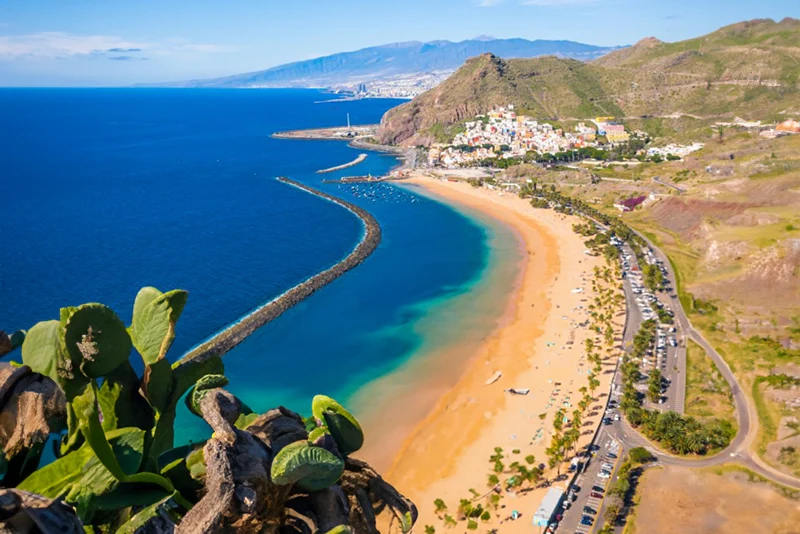 Explorando la Playa de Las Teresitas en Santa Cruz de Tenerife - DESCUBRE FUERTEVENTURA