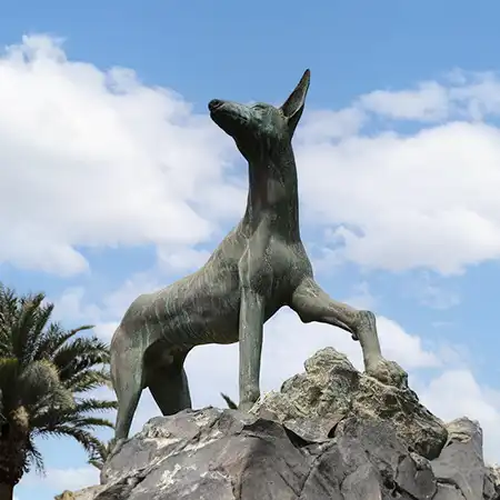 Esculturas en Fuerteventura: El Podenco Canario - DESCUBRE FUERTEVENTURA