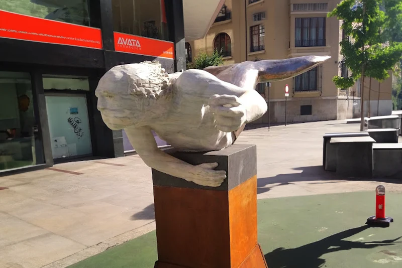Esculturas urbanas: Ladrón de Perlas III - DESCUBRE FUERTEVENTURA