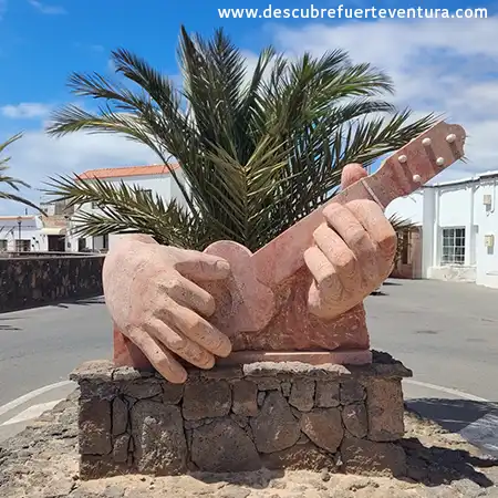 Esculturas en Fuerteventura: el Timple – Los Lajares - DESCUBRE FUERTEVENTURA