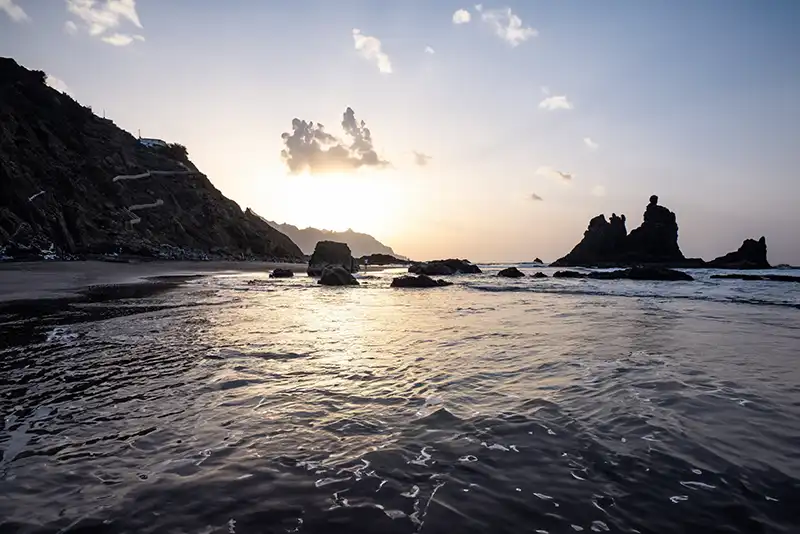 Explorando la majestuosa Playa de Benijo - DESCUBRE FUERTEVENTURA
