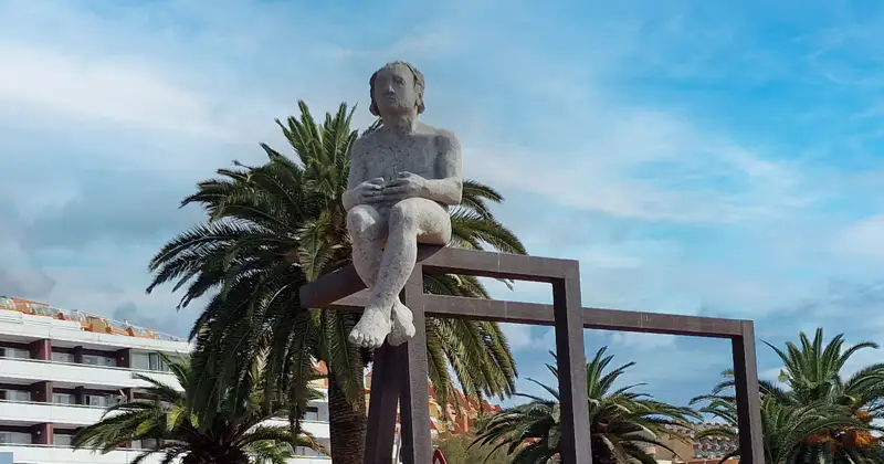 Esculturas en Fuerteventura: “El poeta”
