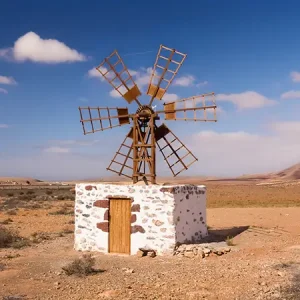 Explorando el Patrimonio Cultural: La Molina de Antonio Curbelo