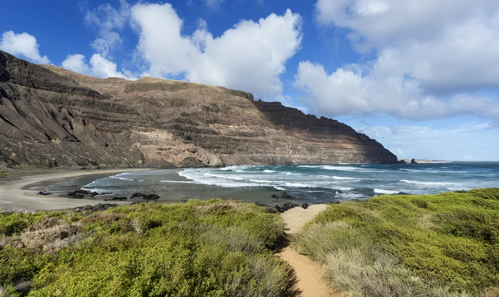 Descubre la playa de la Cantería en Órzola