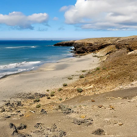 Playa Baja de Juan Gómez: Aventura, Relax y una Pizca de Misterio - DESCUBRE FUERTEVENTURA
