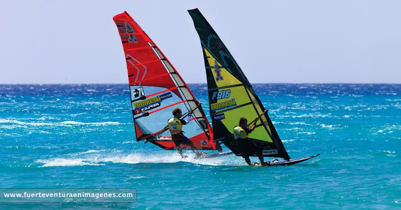 Curso de windsurf en las lagunas de El Cotillo
