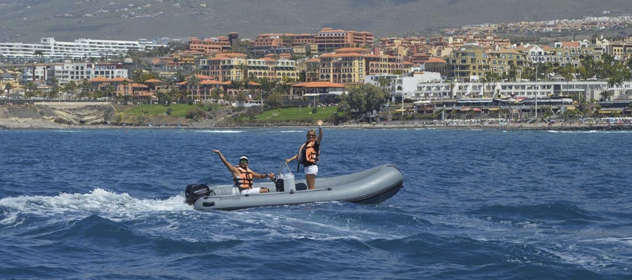 Exploración Costera en Lancha Sin Licencia. Playas de Tenerife Sur