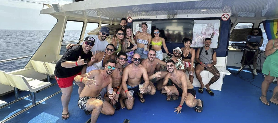 Catamarán y Aventura: Almuerzo Gourmet y Actividades Acuáticas en Puerto Rico