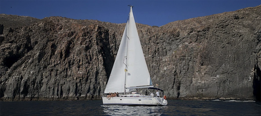 Paseo en Velero por Los Gigantes con Almuerzo y Barra Libre