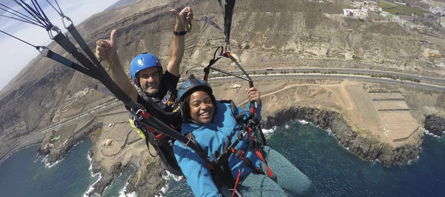 Parapente Biplaza en Las Palmas: Vuelo Seguro con Instructor y Vídeo GoPro Incluido