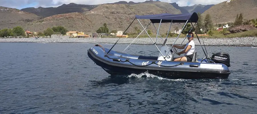Alquiler de barcos sin licencia en Playa Santiago